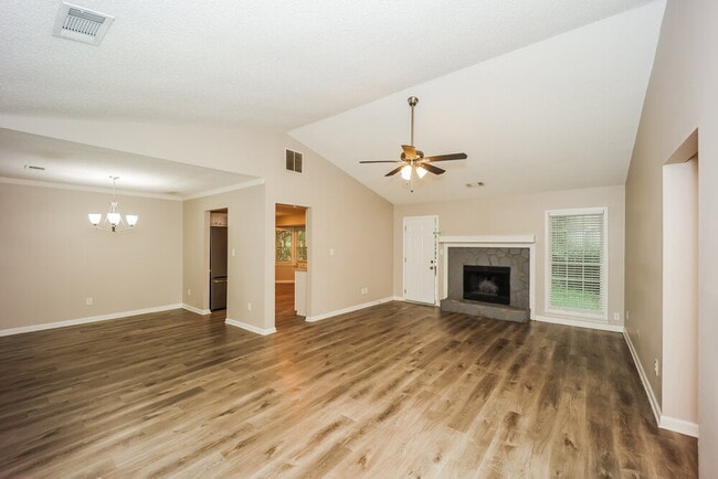 Photo - 10916 Clearwater Dr