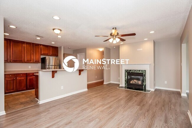 Photo - 3 Bedroom Pet-Friendly Home in Charlotte, NC with Main Street Renewal