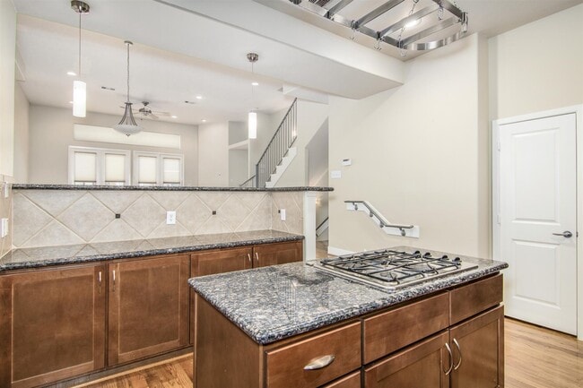 Photo - 5227 Lillian St