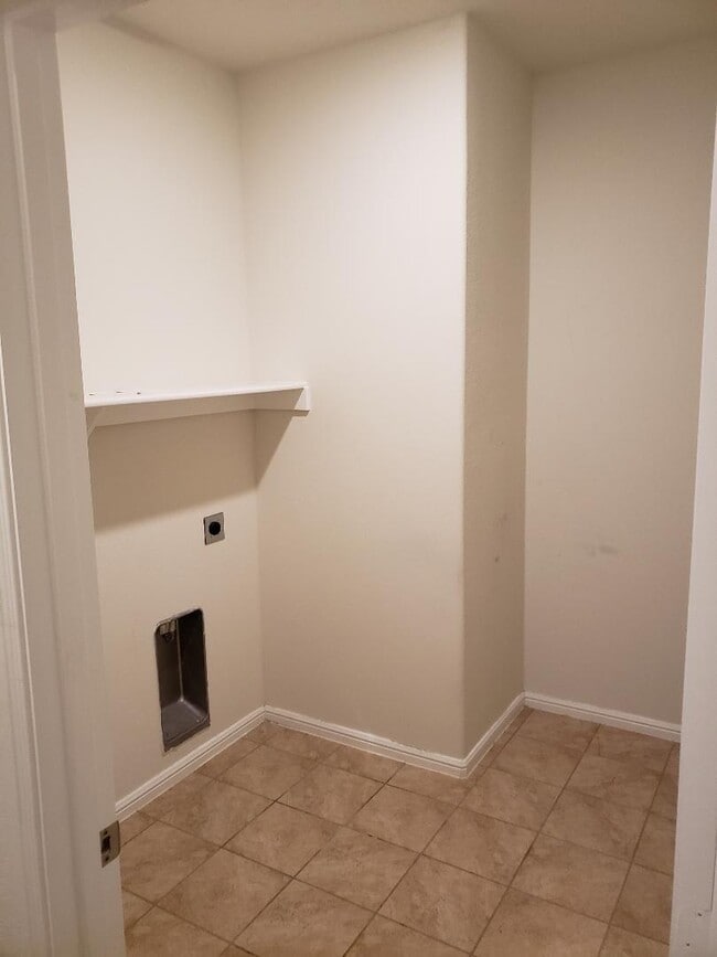 Photo - 828 Walls Blvd