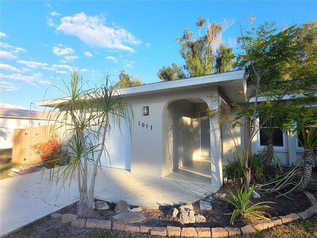 Building Photo - 1051 Acadia Rd