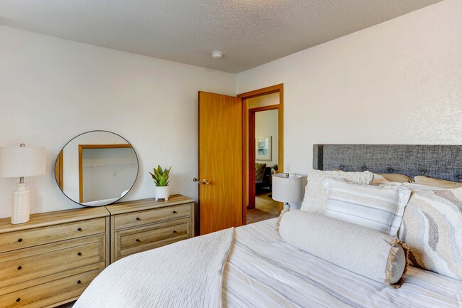 Ejemplo de sala de estar de 3 dormitorios y 1 baño - College Station