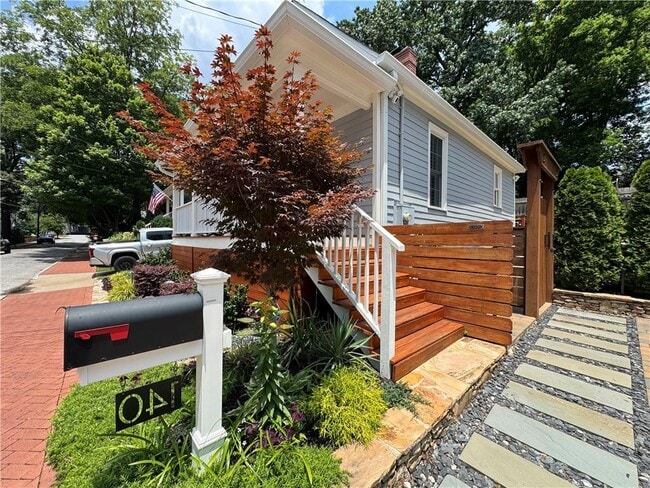 Photo - 140 Short St SE