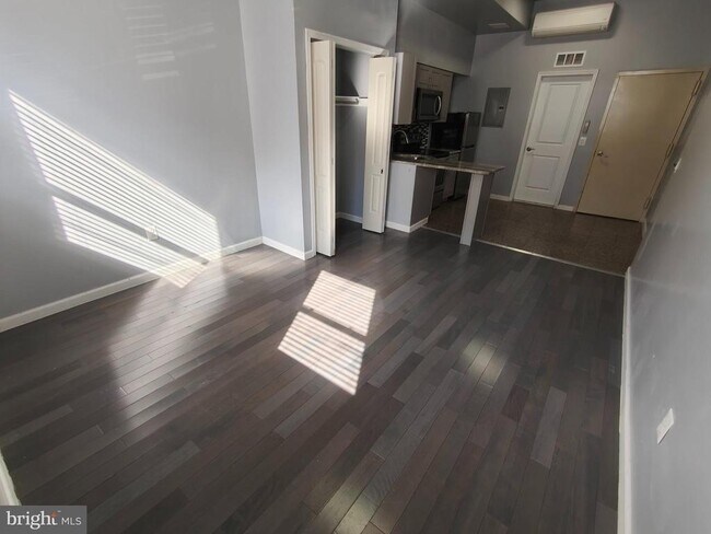 Photo - 631 N 11th St