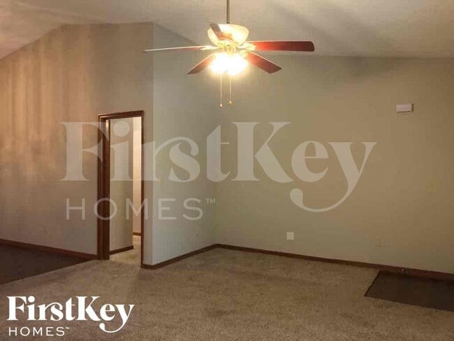 Photo - 742 Eunice St