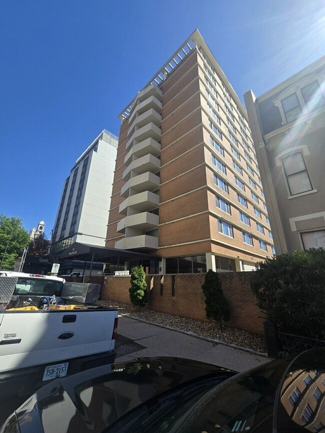 Photo - 311 W Franklin St Unidad 1105