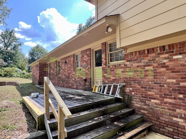 Photo - 300 Lydgate Dr