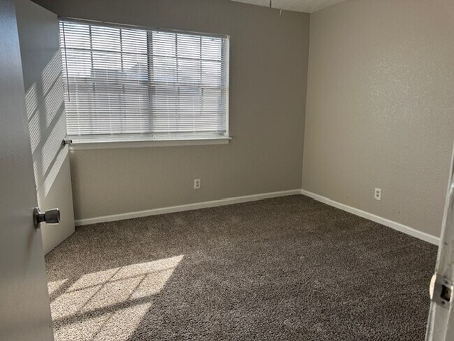 Bowmanor Garden Apartments