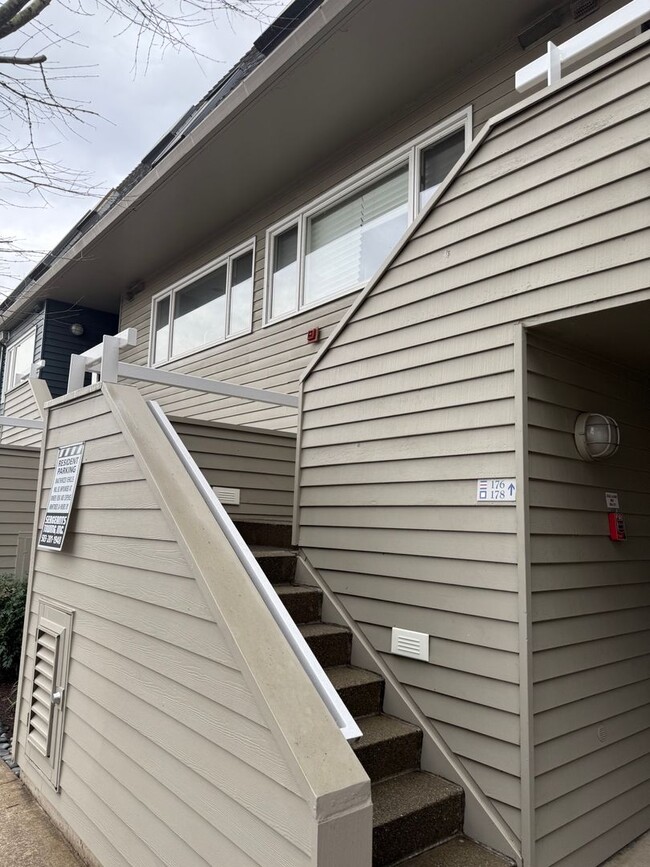 Photo - Beautiful Hayden Bay Condo with Mount Hood, River and Marina Views!