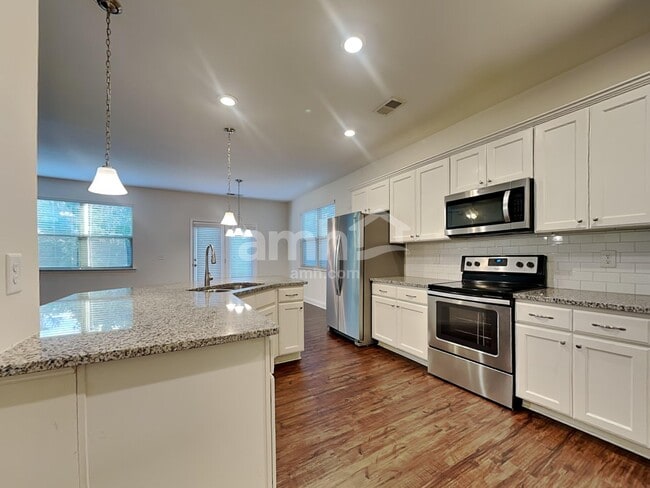 Photo - 1682 Weatherbrook Cir