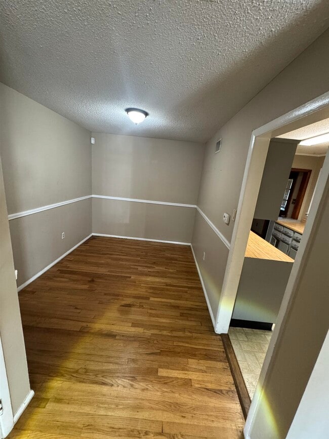 Photo - 4914 Durbin Ave