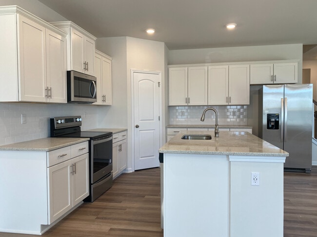 Room in Townhome on Planters Trace Ln - Room in Townhome on Planters Trace Ln