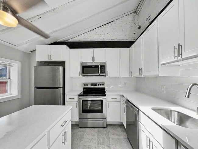130 E Chestnut St Unit 3