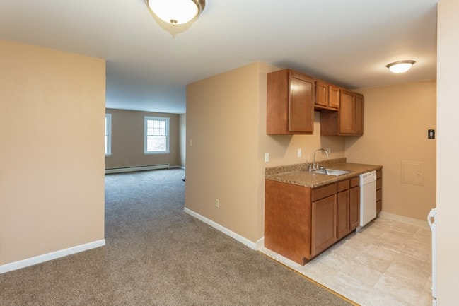 Photo - Lincoln Square Apartments