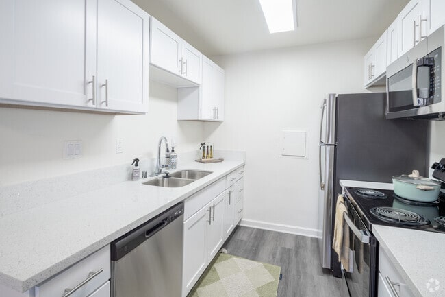 11520 186th St Artesia, CA, 90701 - Artesia Crossings