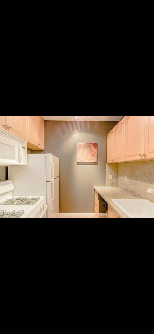 Photo - 2009 Commonwealth Ave