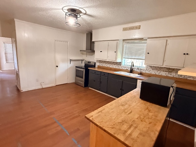 Photo - 1111 S Interurban St