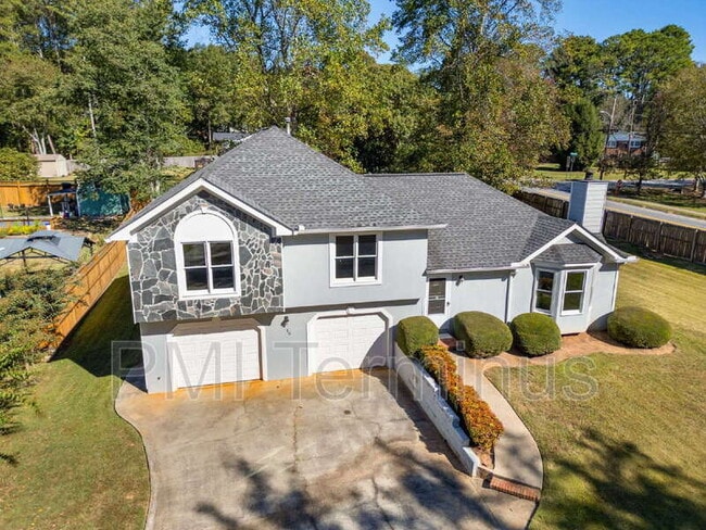 Photo - 76 Winward Way SE