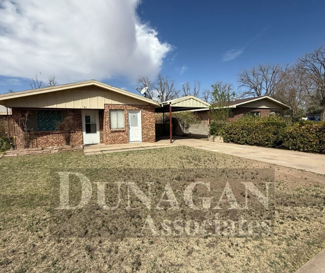 Building Photo - !!Scheduled showing for 3/25 @ 3:30-3:40 !!1Cute cozy 2 bedroom 1 bath with water , sewage , garb...