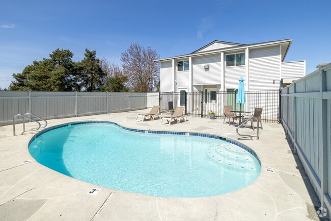 Campo Basso Apartment Homes - Pool