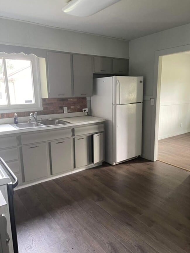 Photo - COZY 3 BED, 1 BATH HOUSE WITH FENCED IN BACKYARD LOCATED IN VINE GROVE