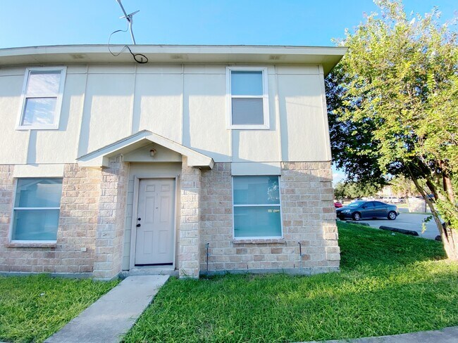 Building Photo - 737 Sonesta Dr Unit D