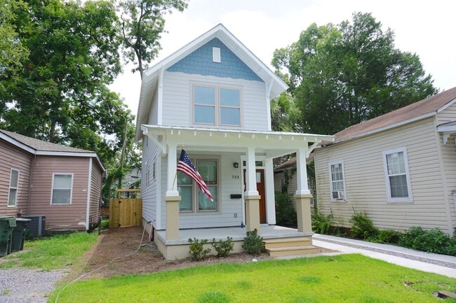 Photo - 2 BED | 2 BATH | GATED BACKYARD | MIDTOWN