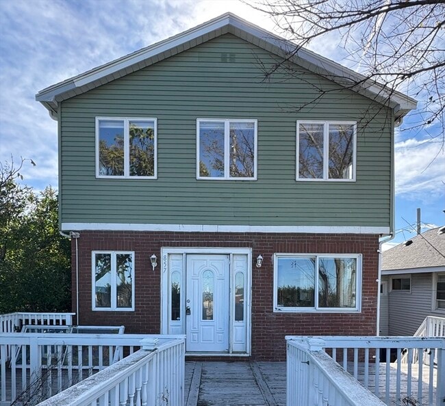 Building Photo - 857 Quincy Shore Dr