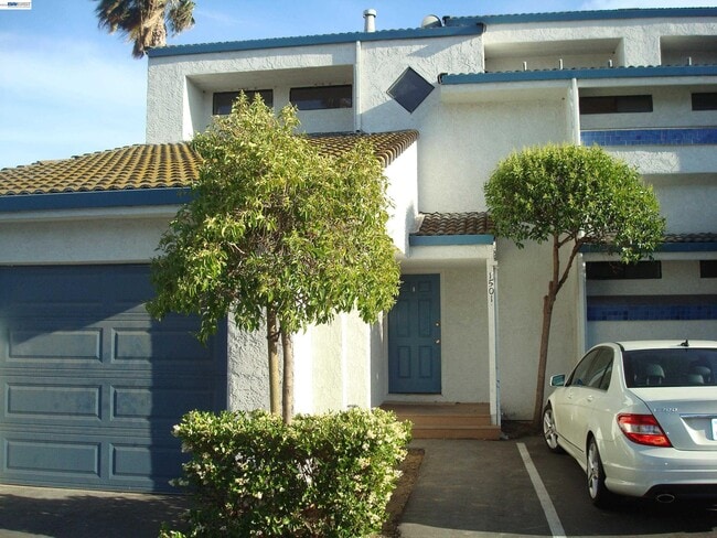 Building Photo - 1501 Trawler St