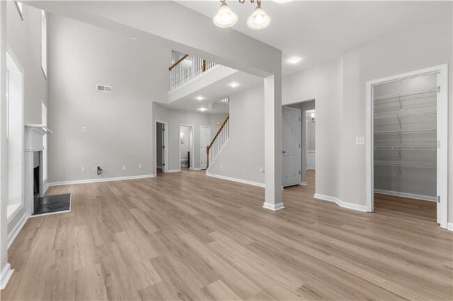 Photo - 1360 Silvergate Dr