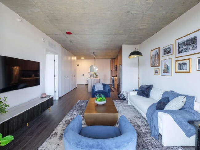 Photo - 1645 W Ogden Ave Unidad 659