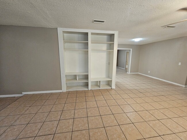 Photo - 6301 Breezewood St