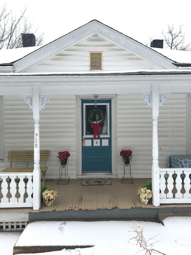 Building Photo - 928 Rockway St Rental