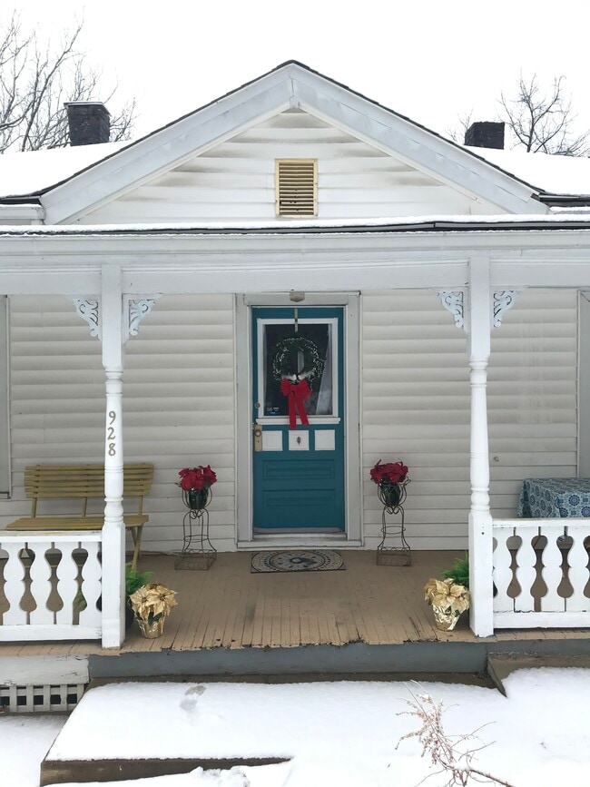 Building Photo - 928 Rockway St Rental