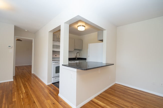 Photo - Cardinal Court