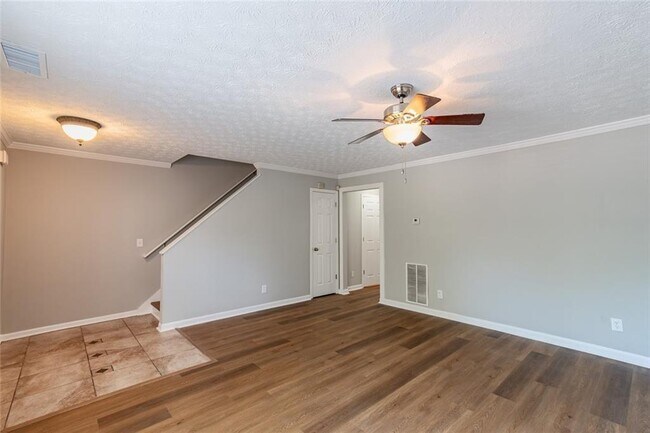 5550 Strathmoor Manor Cir