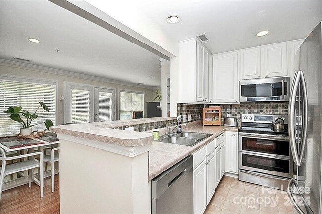 Photo - 1140 W 1st St