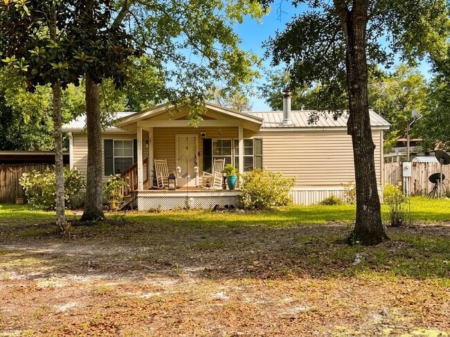 Photo - 312 Pinelog St