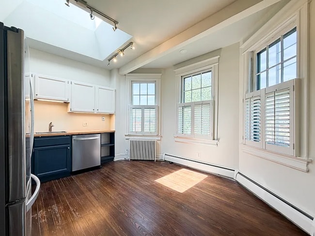 Photo - 101 7th St SE