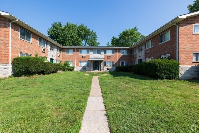 Building Photo - Renovated 2 Bed 1 Bath 1ST FLOOR! Unit 17 Quick Drive Apt 2