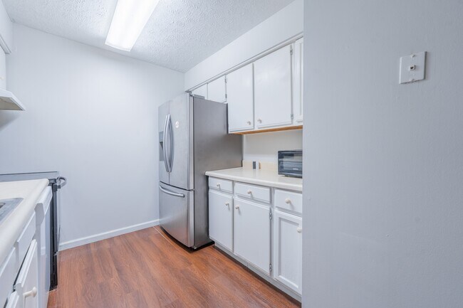 3200 John Hinkle Pl