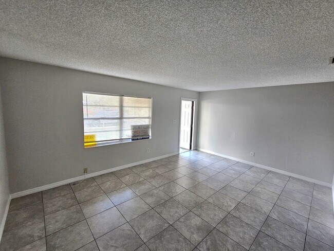 Photo - 2584 Seneca Ave