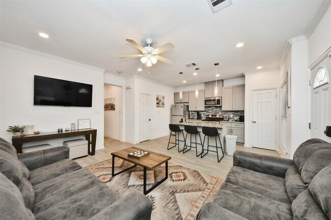Photo - 7980 Ethel St