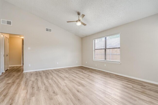 Photo - 1428 Lakecrest Dr