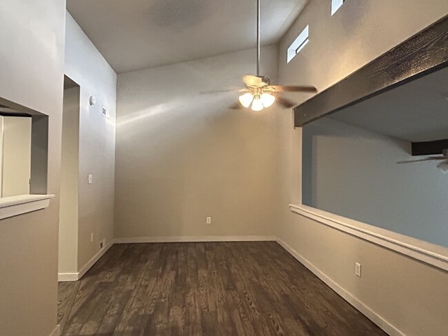970 N Lewis Ave Unit 1