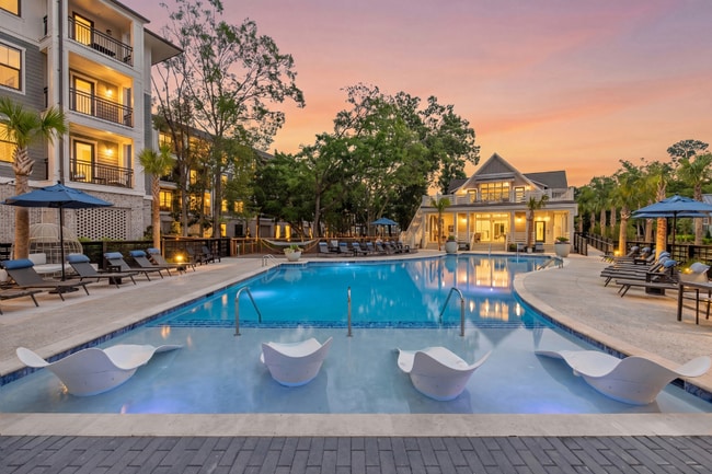 The Henslow Daniel Island Apartments & Townhomes
