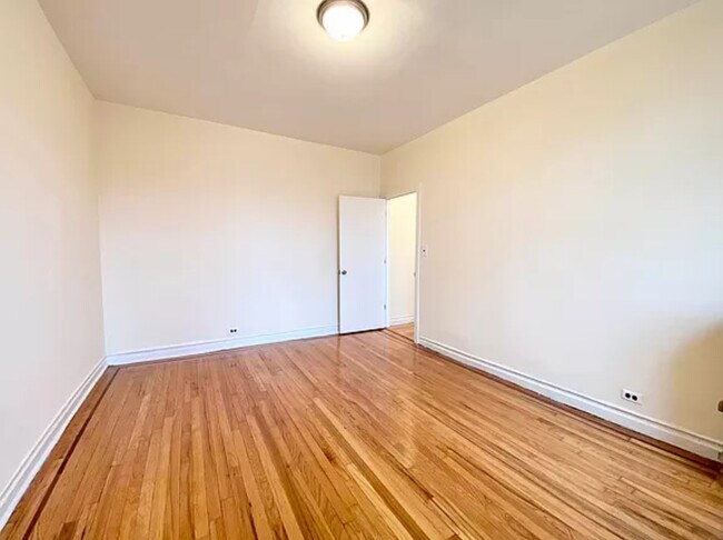 Photo - 295-297 Broadway