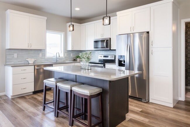 Photo - 3-bedroom, 3-bathroom West Fargo Single-Family Home w/ 3 Stall Garage