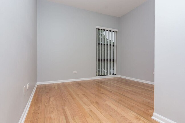 Photo - 71 E 56th St