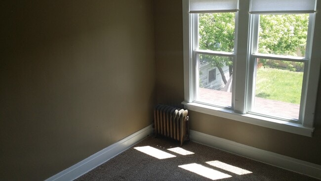 Building Photo - 169 Norwalk Ave Unit Upper